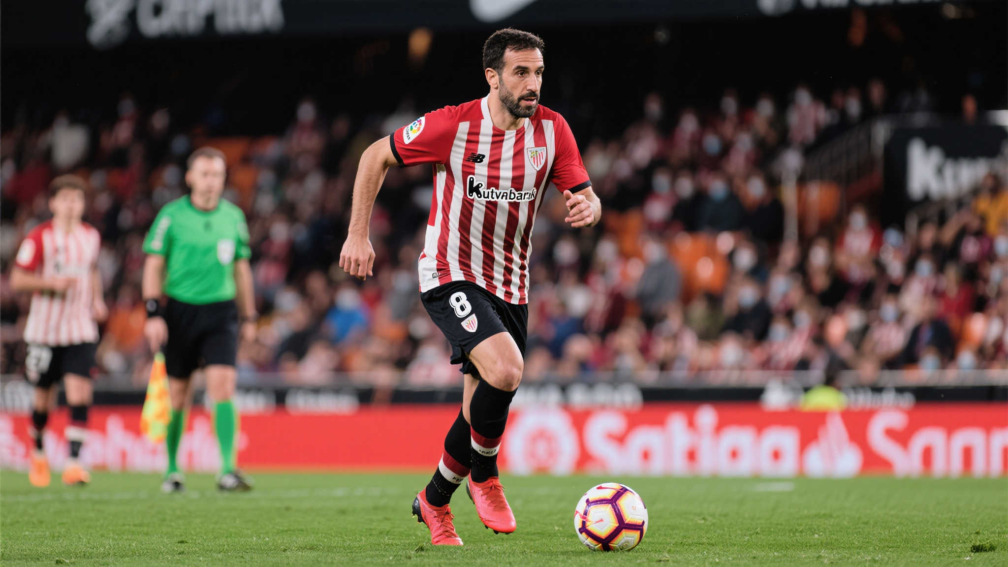 40岁卡索拉西乙低薪助母队冲甲，球衣售额捐青训播未来希望